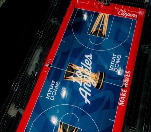 快船官方曬主場(chǎng)鋪設(shè)NBA杯地板：準(zhǔn)備好迎接明日的比賽了！