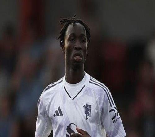 記者：曼聯小將塞古科內在洛桑體育訓練，還踢了一場友誼賽