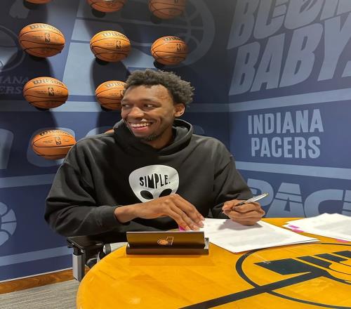 突發(fā)！差3天合同到期被裁，三進(jìn)三出啊，25歲榜眼真要廢，太難了