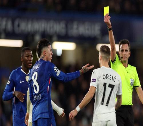 第78分鐘絕殺！英超豪門(mén)險(xiǎn)勝，擠進(jìn)歐冠晉級(jí)區(qū)，巴薩曼城掉出前8