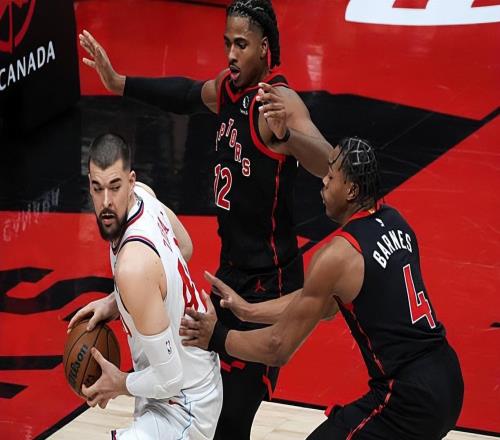 態(tài)度積極了許多！快船內線支柱終于在攻防兩端起到了關鍵的作用