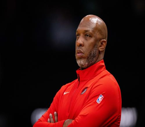 開局不利，開拓者主帥比盧普斯被抓，楊瀚森NBA征程蒙上一層陰影