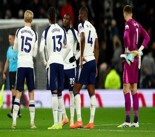 電訊報：熱刺球員開會討論與球迷的隔閡，認(rèn)為問題不容忽視