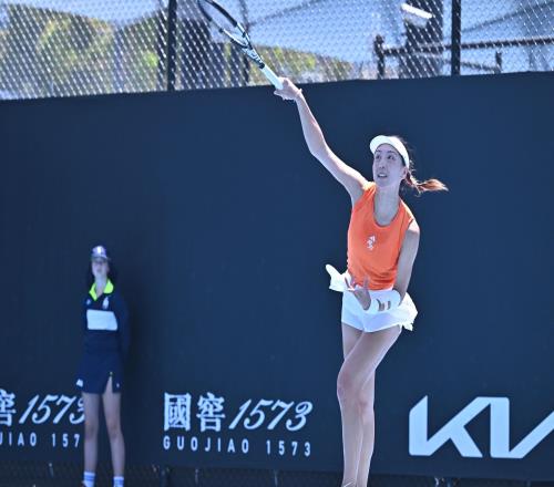 又美又能打！王欣瑜澳網(wǎng)20晉級(jí)：中國(guó)莎娃進(jìn)化，霸氣轟10記ACE