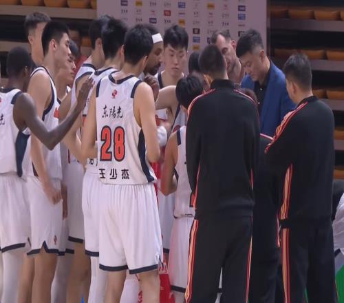 CBA瘋狂一夜！爭冠形勢大亂：北京送廣東首敗，助攻廣廈升至第一