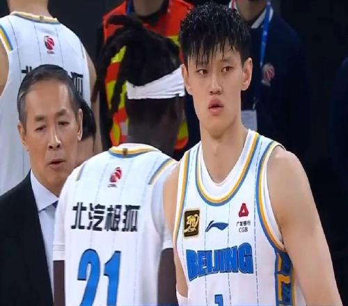 北京男籃曾凡博即將復(fù)出，徐昕砍24+14被喊MVP，郭昊文現(xiàn)廢人動作