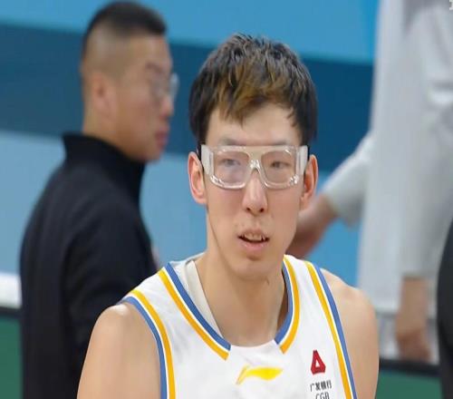 北京男籃5分險(xiǎn)勝寧波，曾凡博15分找回狀態(tài)，周琦18+6雷蒙12分！