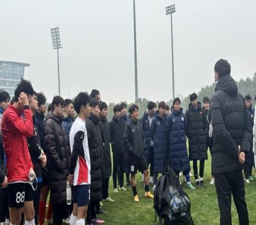 2025中國(guó)足球年鑒三：蘇超爆火引燃激情，足球發(fā)展靠群眾支撐