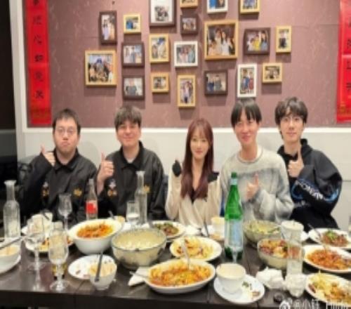 小鈺分享照片：完美的巴黎之旅一次性收獲和四位冠軍的合影hhhh