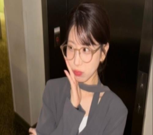 LCK主持人志宣分享照片并配文：朋友們，中國見