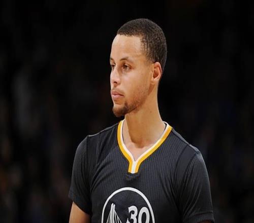 庫里1048場常規(guī)賽拿到26000分，后衛(wèi)中僅次于喬丹、大O和科比