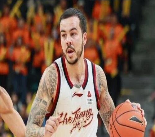 韋瑟斯龐27+5+5青島終結(jié)浙江5連勝吳前僅6分米奇21+9+3帽