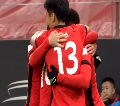 上海海港主場13慘敗，淪為亞冠魚腩，中超冠軍不該如此