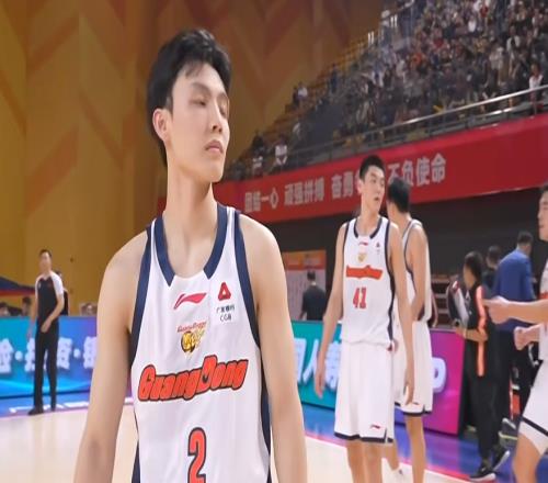 隨著廣東+上海+廣廈全贏球，CBA最新積分榜如下：2隊全勝+2隊全敗