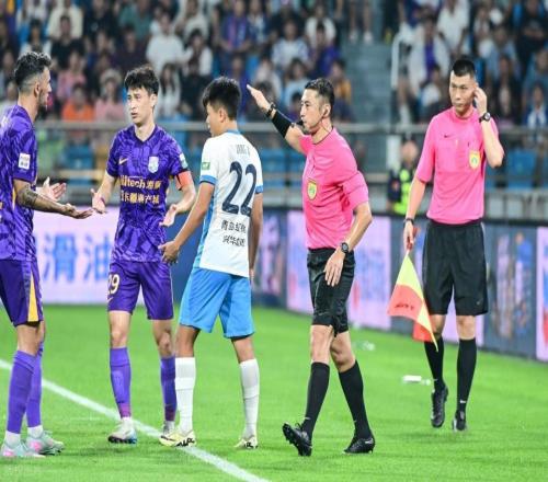 津門虎00西海岸！遭3輪不勝，雙方各1球被吹引爭議，邵佳一染黃