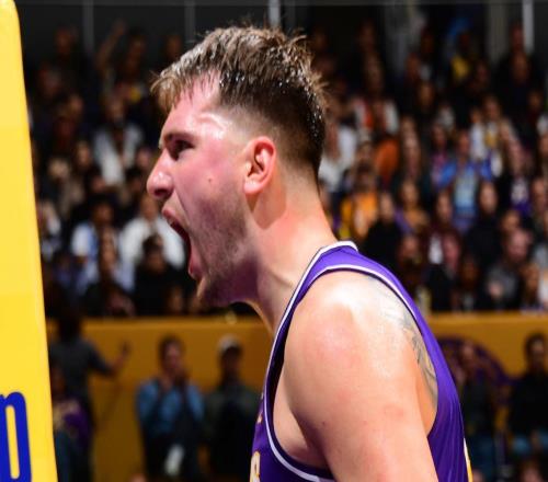 轟99+24+22！湖人三巨頭爆發(fā)扎心快船，美媒：誰能阻止這支球隊(duì)