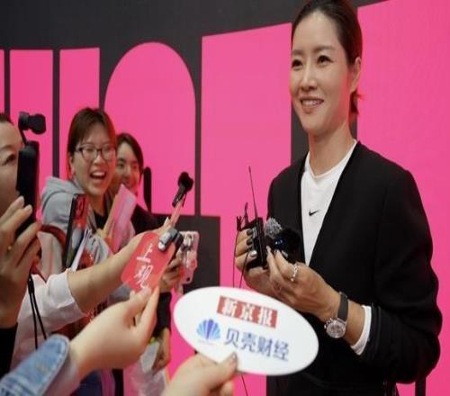 李娜：越來(lái)越多年輕人愛(ài)上運動(dòng)，運動(dòng)身影隨處可見(jiàn)