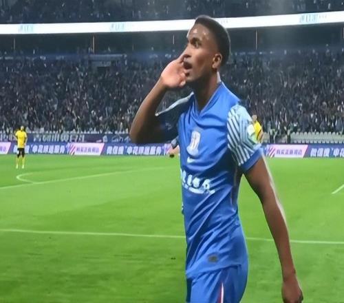 上海申花為何又錯失冠軍暴露球隊兩大短板，凸顯俱樂部決策失誤