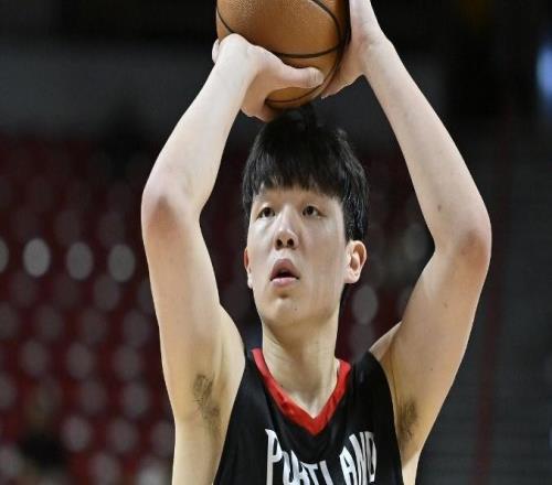队记详解杨瀚森3大问题：会是第三中锋首季预测场均8+7+3