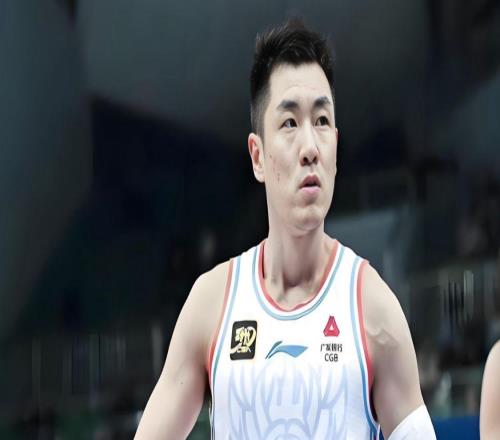賈磊：高詩(shī)巖防守CBA第一，貼身緊逼，只讓徐杰得到22分5板8助