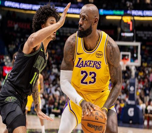 東契奇30+2+10無(wú)緣今日最佳球員！因?yàn)檎材匪?0+8+8賽季最佳一戰(zhàn)