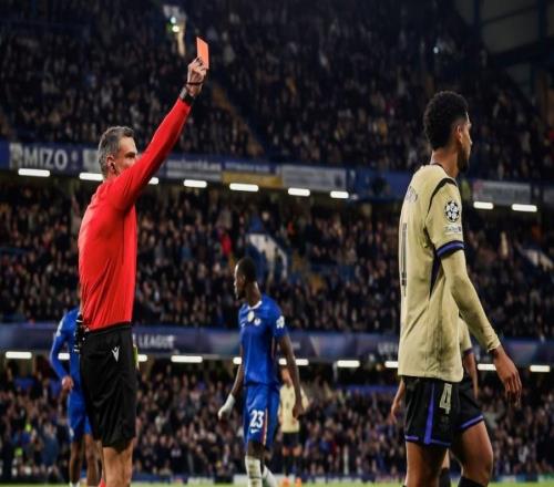 巴薩第六次歐冠單場(chǎng)上半時(shí)染紅，阿勞霍兩度上榜