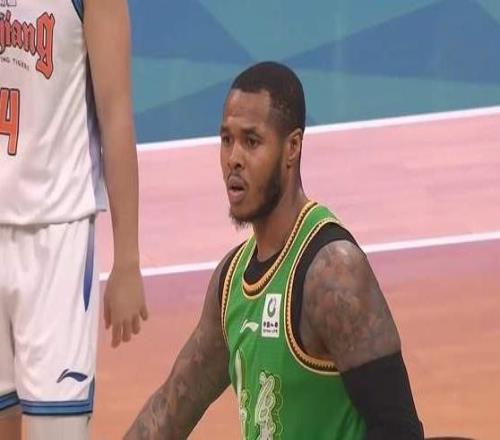 真被坑慘了！遼籃還不放棄，帶著他奔赴客場，楊鳴還能忍多久