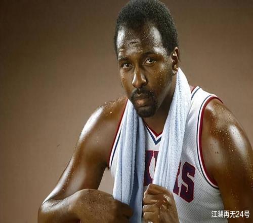 偉大的先驅(qū)！他是NBA第一個高中生，打滿19個賽季，三奪MVP！