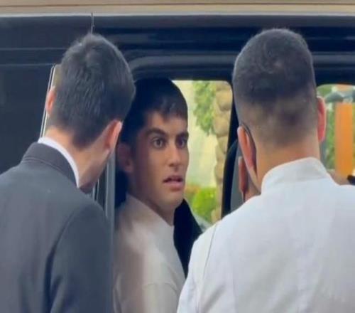 記者：弗里克取消了巴薩今天的訓(xùn)練，球員們前往吉達(dá)觀光