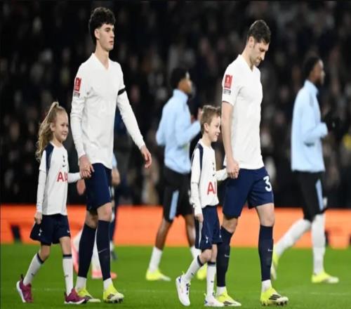 紀念俱樂部首奪足總杯125周年，熱刺球員穿全白球衣出戰(zhàn)