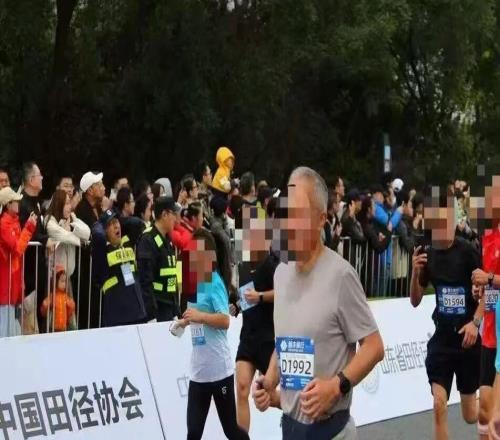 出走四十年，歸來(lái)依舊是少年