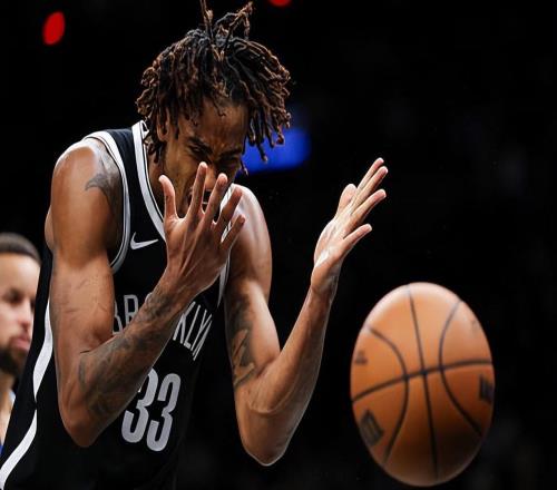 攻防兩端都有著超強(qiáng)的表現(xiàn)，內(nèi)線(xiàn)大將到底何時(shí)才能離開(kāi)籃網(wǎng)