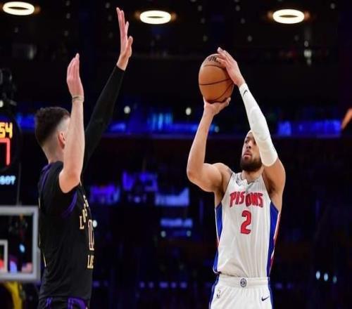 生日夜慘?。≌材匪?7中6僅得17分！湖人被打爆，東契奇30+11