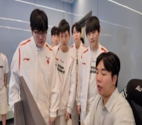 常規(guī)賽逗逗你呀！TES與iG今年戰(zhàn)至四勝二負(fù)BO5兩次均為TES取勝