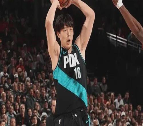 杨瀚森的防守，真的很“灾难”！CBA的最佳防守球员，怎么了