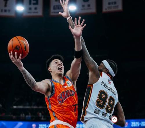 CCTV5直播！上海VS北京，盧偉猛攻內(nèi)線，許利民缺兵少將恐吃敗仗