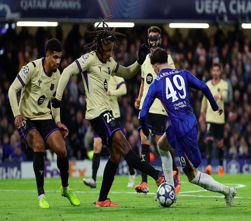 對手3球被吹仍03！歐冠英西巔峰對決神劇情：11.1億豪門慘遭吊打