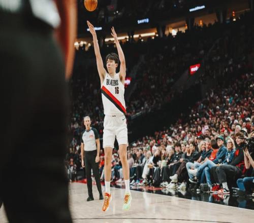 恭喜楊瀚森！投進(jìn)生涯第2記三分！克林根18+18殺死比賽