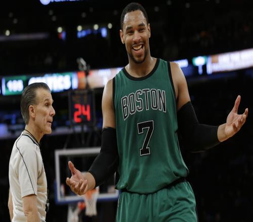 奎塔拿到20籃板，上一位做到的綠軍球員是現(xiàn)廣東外援薩林杰