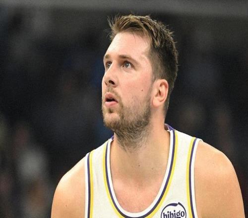 詹姆斯26+7+10超保羅只仰望一大神！東契奇準三雙，湖人逆轉灰熊