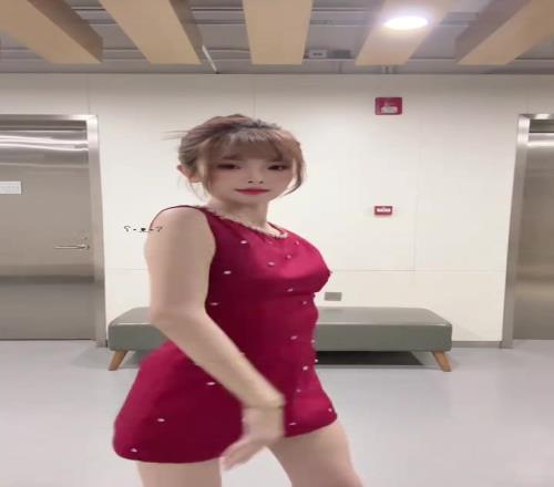 腾讯女主播泱泱分享舞蹈：五一过了也能夹心摇