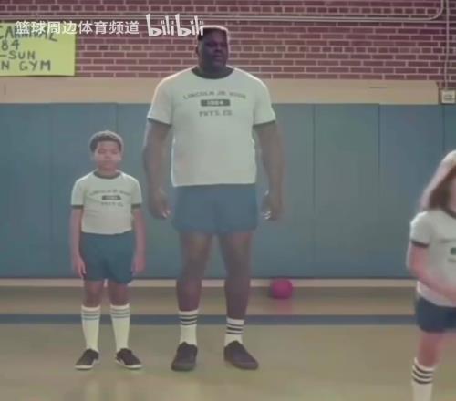 这喜剧天赋简直了！名场面：奥尼尔冒充小学生重返校园！