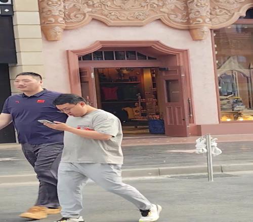 唐正东这身材保持的不错