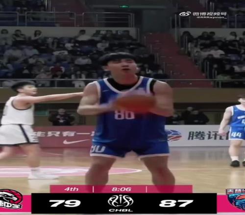 真强啊！张博源2025耐高首秀对阵回浦中学爆砍32分10板！