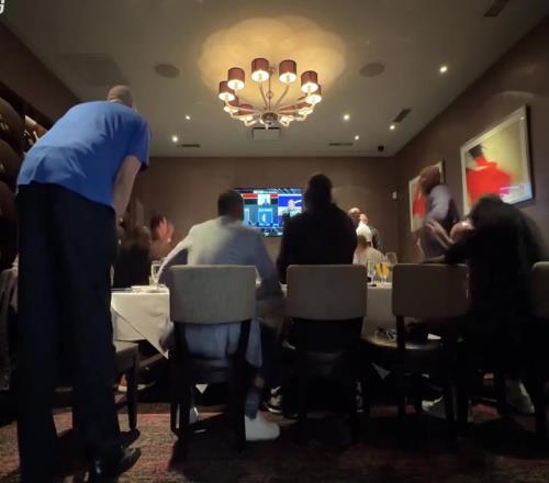 嗨了！尼科哈里森和小牛队高层对获得NBA选秀状元签的反应