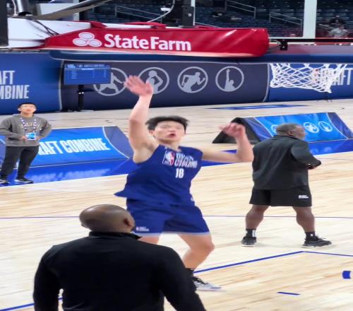 杨瀚森联合试训时的投篮和运球！感觉比以前轻盈了