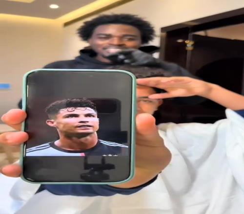迷你罗想要C罗同款发型，但这怎么看起来那么像亚马尔啊