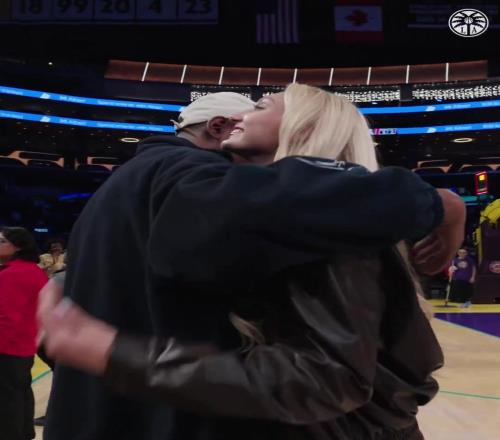 般配哦！WNBA大美女布林克，只比杜小帅矮了一点