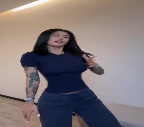 李添荣女友晒热舞视频，咋有点像三井寿呢
