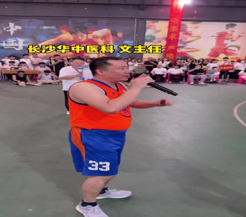 肘姐上强度了，有吧友来挑战一下嘛